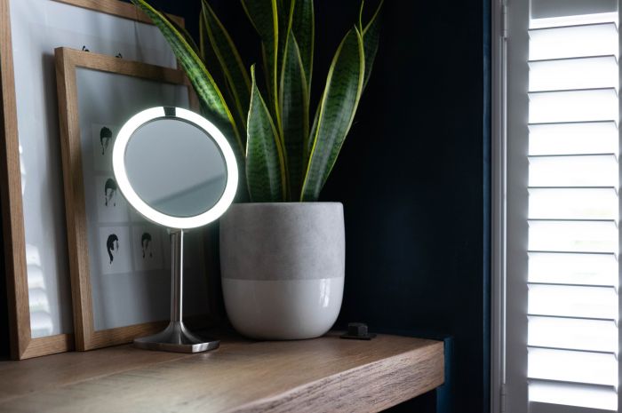 Косметическое зеркало с датчиком движения, 7х увеличением и яркой LED подсветкой Twist Illuminated