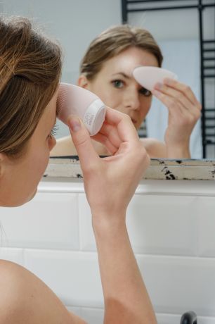 Силиконовая щеточка для умывания Blossom Mini