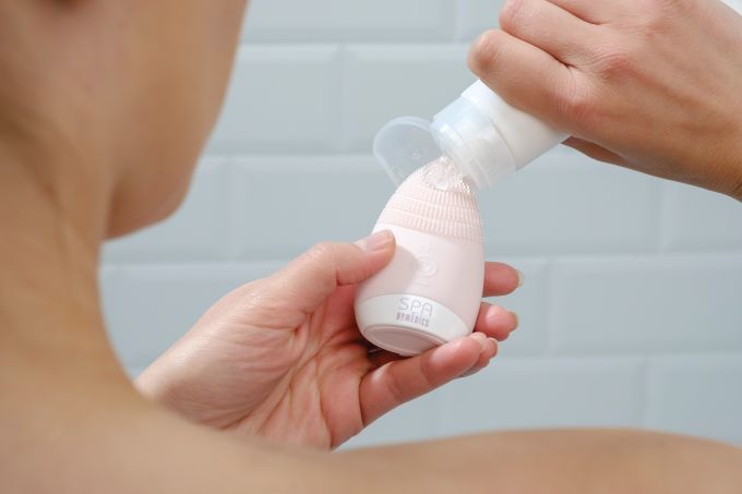 Силиконовая щеточка для умывания Blossom Mini