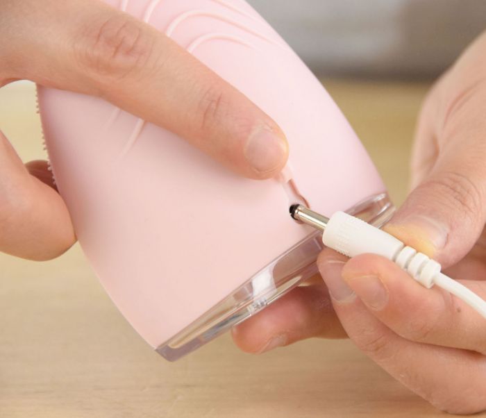 Силиконовая щетка для умывания Blossom